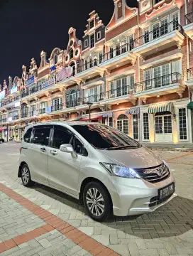 Seperti baru! HONDA FREED E PSD AT 2013 Pajak Panjang matic