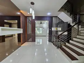Dijual Villa Lux di Platinum Garden Jalan Brigjend Katamso