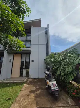 Jual rumah 2 lantai  dekat gading serpong