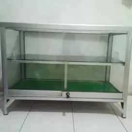 Etalase mulus 3 ruang ada kunci