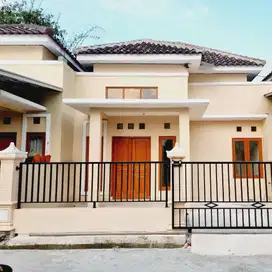 Rumah bagus terawat dekat akfis di Gedongan Colomadu
