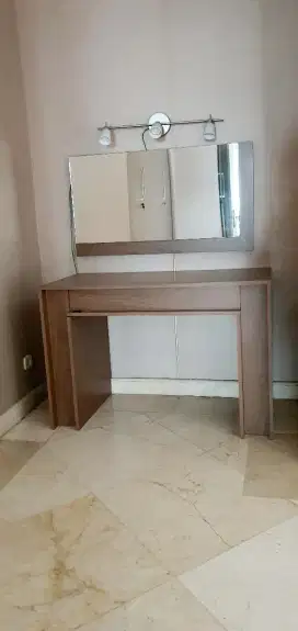 Informa Meja rias dan kaca
