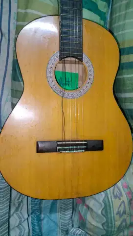 Gitar Akustik Yamaha