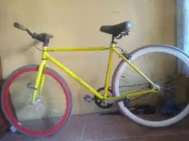 sepeda fixie kondisi Bekas tapi bagus