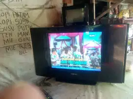 Jual tv 29in slim Samsung zoombass layar dtar plat harga 450 nego