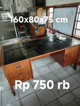Meja kantor kaca