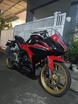 Honda CBR 150R  lengkap