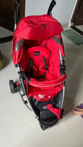 Di jual stroller merk MAXI babbyelle warna Merah