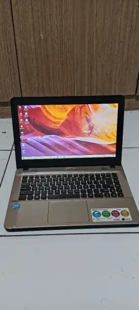 Leptop Asus Intel n3060 2gb/ssd128gb