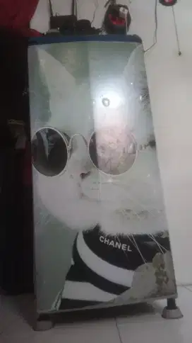 Di jual cepat butuh uang merk Sanyo satu pintu