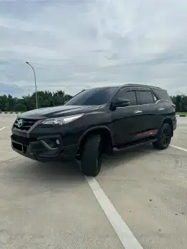 DIJUAL TOYOTA FORTUNER 2020 FULL BLACK AT