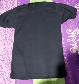 Kaos Polos Hitam Lengan Pendek