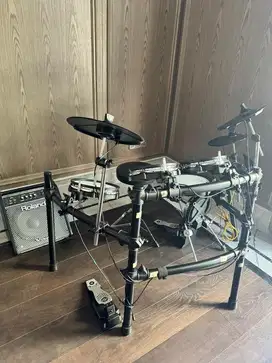 Dijual DRUM Hitman D27 dan Speaker Roland BEKAS