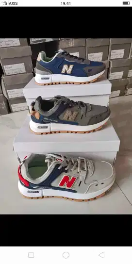 Sepatu sneakers pria