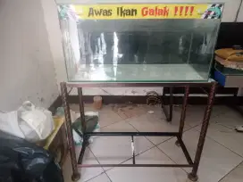 Aquarium & raknya