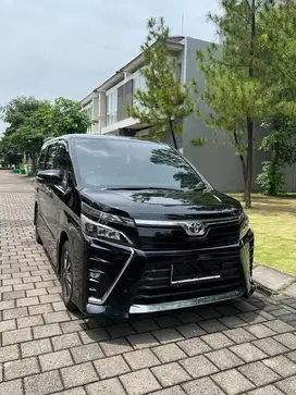 Istimewa!! Toyota Voxy AT 2019 Tgn 1