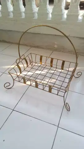 Kranjang buah besi
