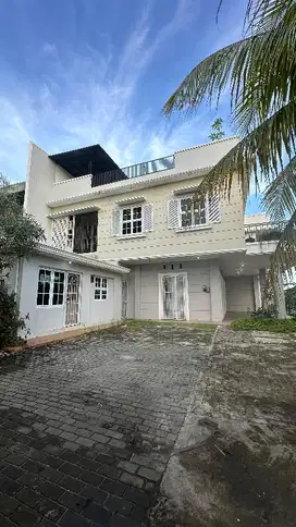 Ruko Cantik Hook Poros Jalan MT Haryono Balikpapan Dengan Rooftop