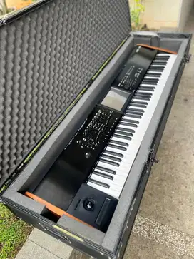 SYNTHESIZER KORG KRONOS 2 88 KEYS - LIKE NEW