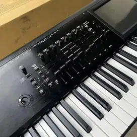 SYNTHESIZER KORG KRONOS 2 88 KEYS - LIKE NEW
