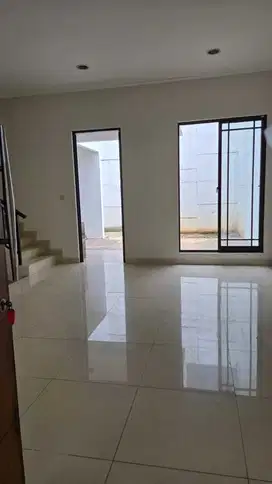 Di Sewakan Rumah Green Lake City Cluster Asia Kosongan, Siap Huni
