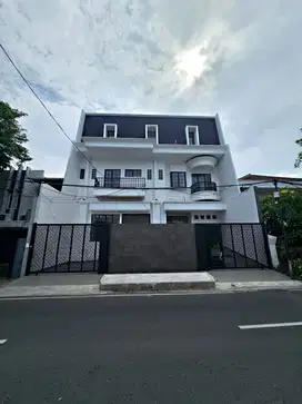 JUAL RUMAH MEWAH BRAND NEW 3 LANTAI SIAP HUNI TOMANG JAKARTA BARAT