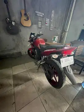Dijual CB150R tahun 2013 merah maroon
