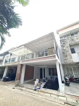 Rumah Pantai indah Kapuk 1 Komplek Volendam jakata Utara