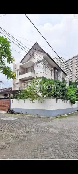 Jual Cepat Rumah Siap Huni Hook 3,5 Lt di Kebun Jeruk Indah JakBar