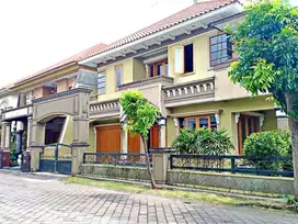 Rumah Mewah Perumahan Regency 21 Jalan Arief Rahman Hakim Surabaya