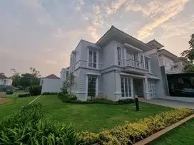 Dijual Rumah Hook/Hoek Taman Luas Di Alicante Granada Gading Serpong