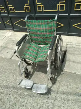 Kursi roda almunium