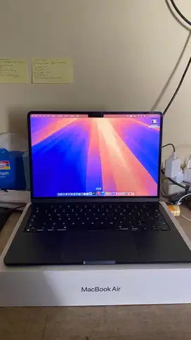 MacBook Air M3 13.6” 2024 RAM 16GB / SSD 256GB - Masih Garansi Resmi