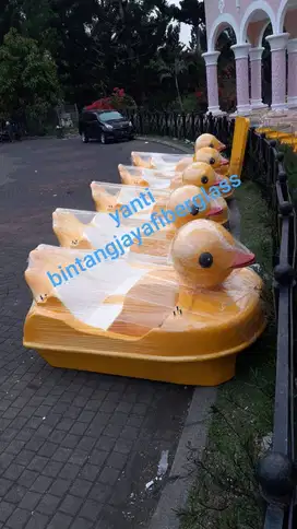 sepeda air itik mini warna kuning,bebek bebekan gowes