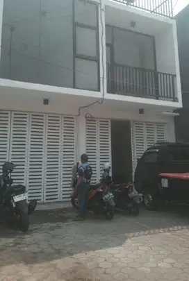Di Jual Ruko Gandeng  2 3/4lt 8x16 2lt di Lippo Cikarang nego tipis