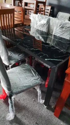 Satu Set Meja Makan Kaca Motif Marble Minimalis Murah