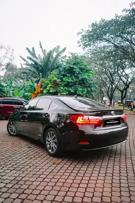 LEXUS ES300 HYBRID 2.5 AT 2015