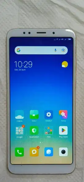 Dijual Hp Redmi 5 Plus 4G, Internal 32 Gb, Ram 3 Gb, ori, normal. NEGO