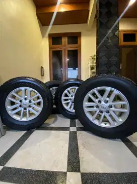 Velg + ban Fortuner 2013(Bekas)
