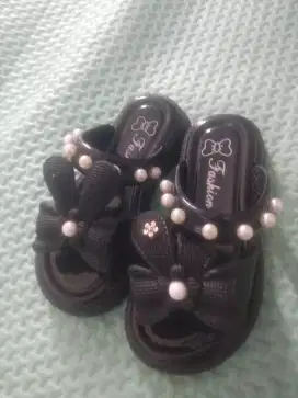 Sandal anak perempuan