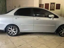HONDA CITY idsi 2004 MT