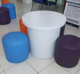 Sofa kafe dan meja bulat