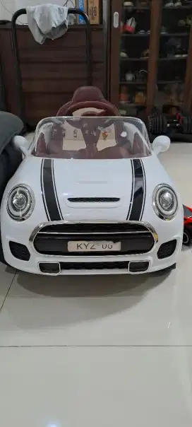 Mobil Accu mainan anak masih bagus