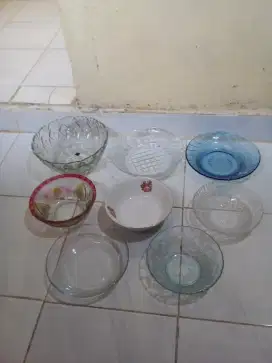 Piring kue,wadah sayur,teko dan gelas antik dan jadul