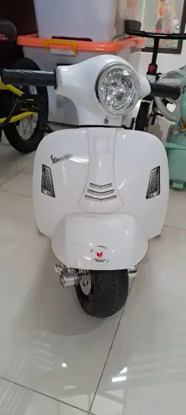 Vespa accu mainan anak