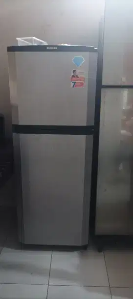 Kulkas sanken 2 pintu mulus