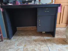 Meja kantor bagus