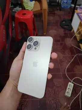 iphone XR (case 16 pro)