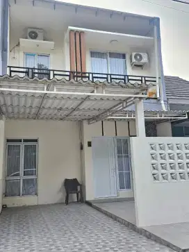 DISEWAKAN RUMAH FULL FURNISHED DAN RAPI SIAP HUNI