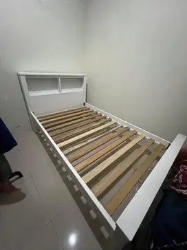 Dipan Kayu Putih